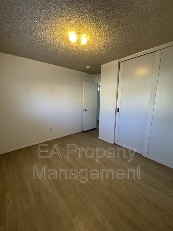 Building Photo - 1212 Chelwood Park Blvd NE