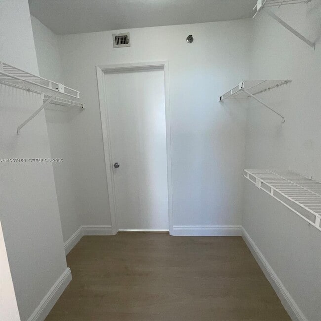 Building Photo - 770 Claughton Island Dr