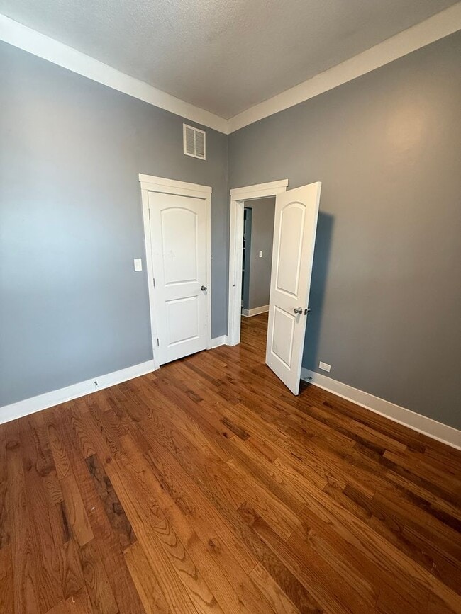 Building Photo - 438 E 49th St