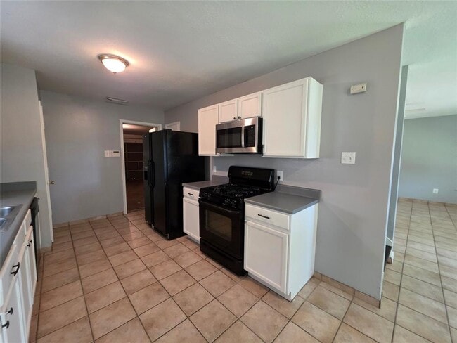 Building Photo - 10242 Revelstoke Dr