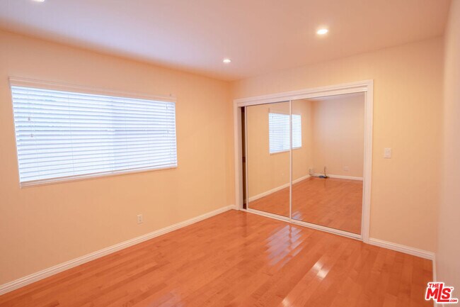 Building Photo - 3030 Stoner Ave