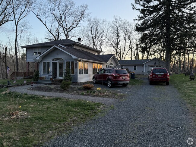Building Photo - 570 Montgomery Rd