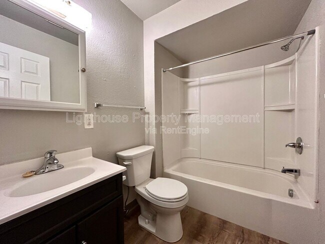 Building Photo - 2134 McKee Ave SW