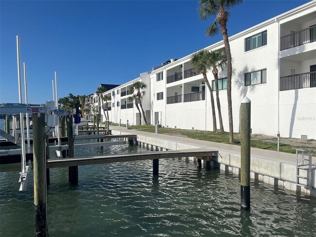Building Photo - 3111 Pass a Grille Way