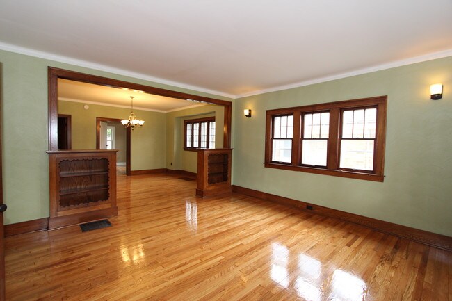 Building Photo - 1147 Hovey St SW