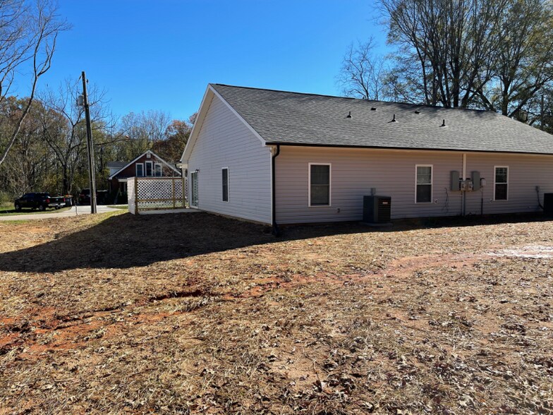 Building Photo - 710 Irene Ave