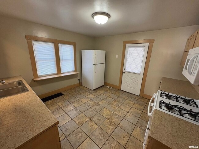 Building Photo - 705 E Marietta Ave