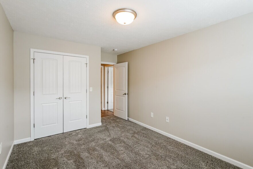 Building Photo - 1626 Sunray Dr
