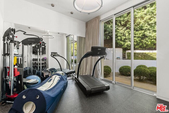 Building Photo - 1889 Rising Glen Rd