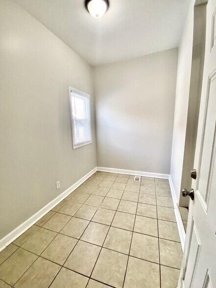 Building Photo - 4013 S Calumet Ave