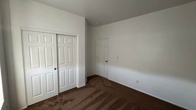 Building Photo - NW 3 BDRM Plus Loft