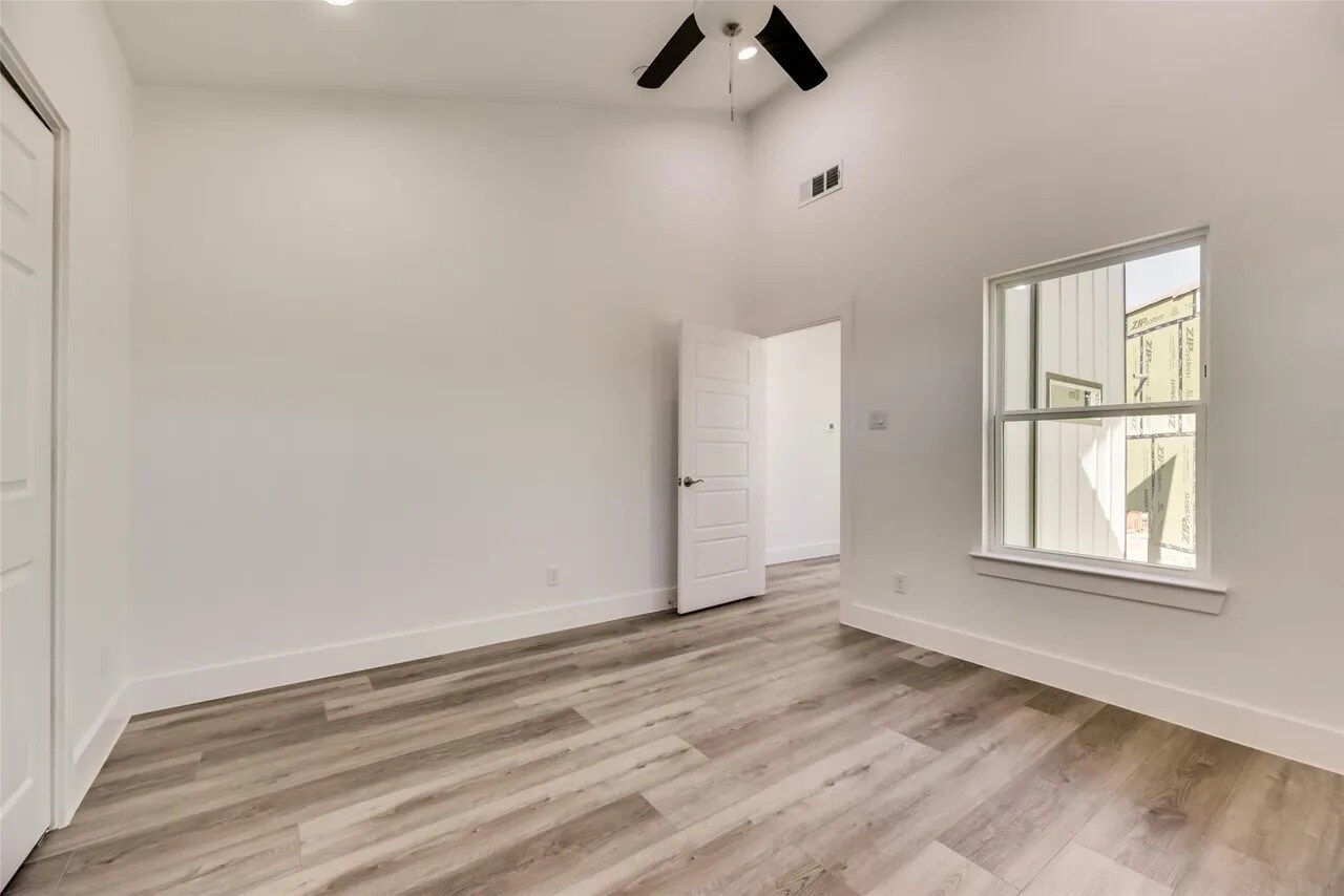 Building Photo - 1930 Shaw St