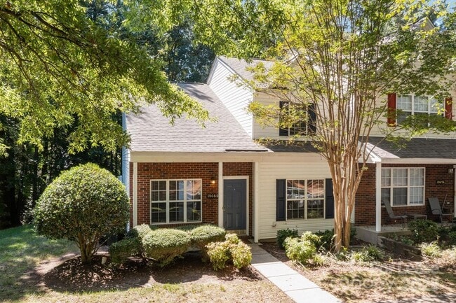Building Photo - 10660 Holly Ridge Blvd