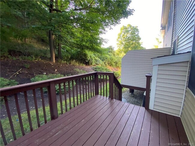 Building Photo - 2002 Larson Dr