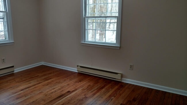Building Photo - 631 Litchfield Tpke