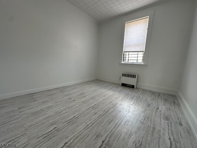 Building Photo - 526 Valley Brook Ave