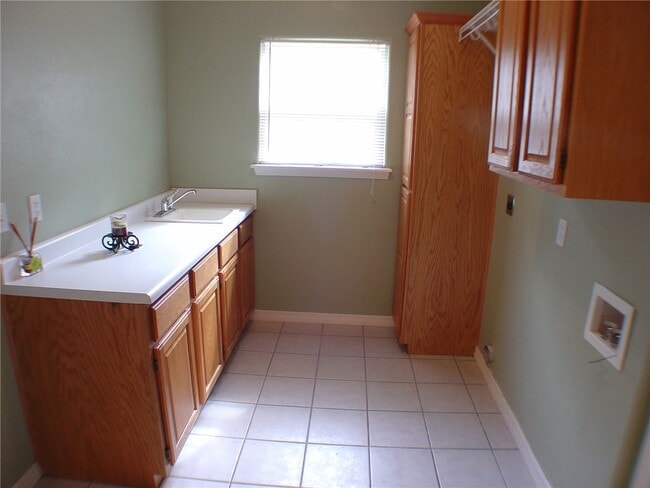 Building Photo - 73 Merritt Dr