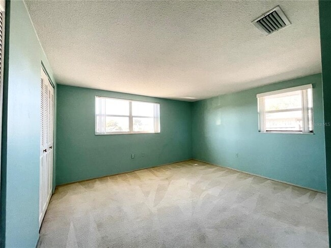 Building Photo - 10120 Willow Dr