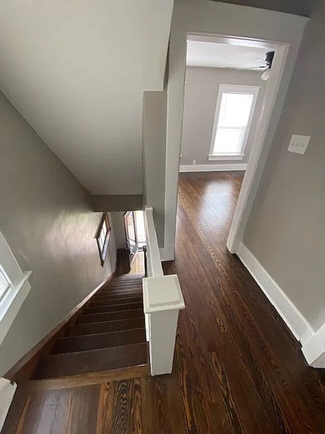 Building Photo - Big 2BR with appliances, nicely updated! Great for students or professor.