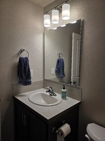 Building Photo - 600 Van Wy