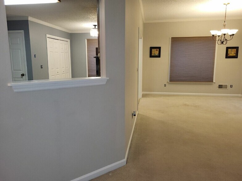 Building Photo - 105 Amick St