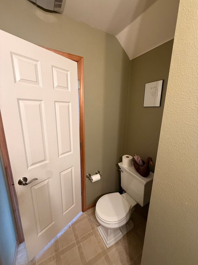 Building Photo - 4 bdrm/2.5 bath home in Barkley Area