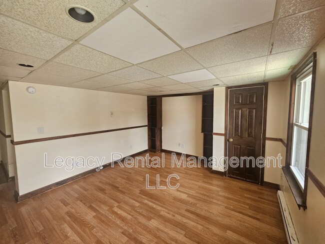 Building Photo - 533 W Shawnee Ave