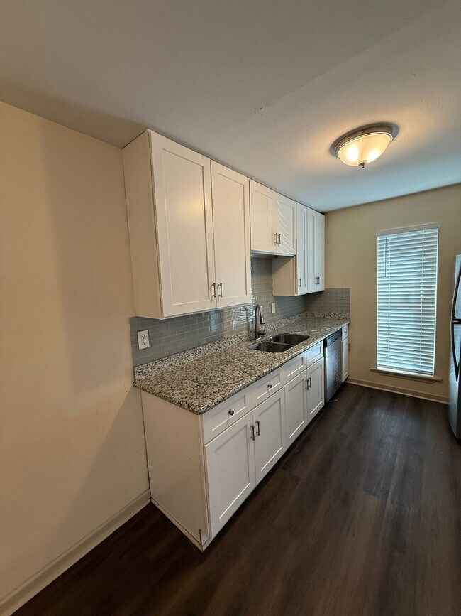 Building Photo - AM 8181-83 Jefferson Park