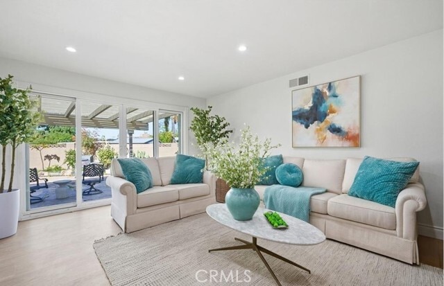 Building Photo - 335 N London Pl