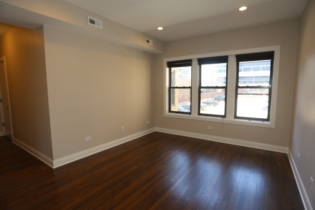 Building Photo - 527 W Barry Ave