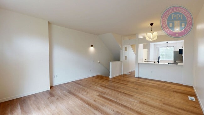 Building Photo - Prime Location, Directly Across From Nike Headquarters! Beautiful Townhouse, Two En-Suites, Centr...