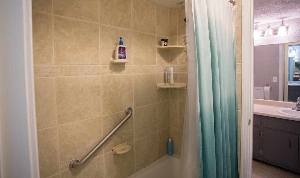 Building Photo - 2929 Selena Dr