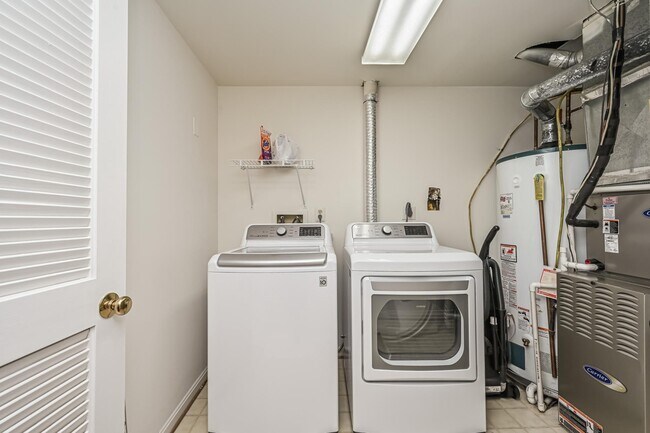 Building Photo - 2143 Wolftrap Ct