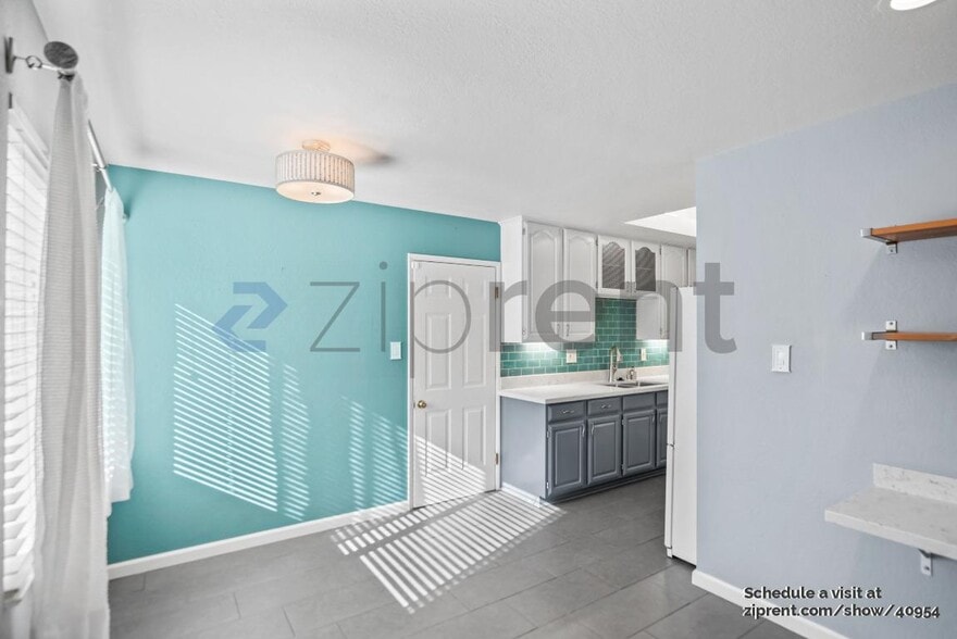 Building Photo - 33125 Basswood Ave