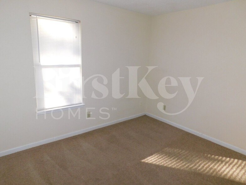 Building Photo - 3931 Springleaf Dr