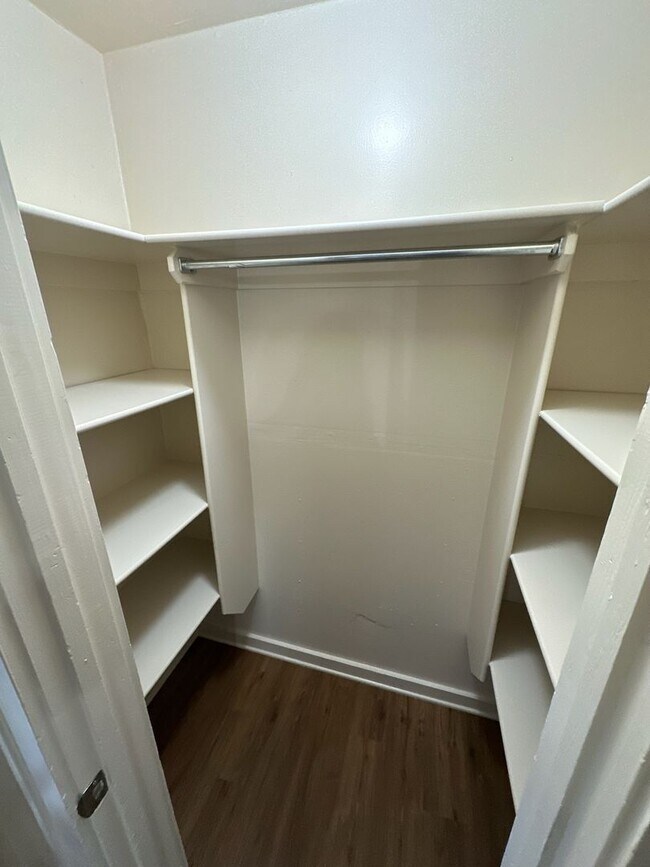 Building Photo - Dan Owens Properties