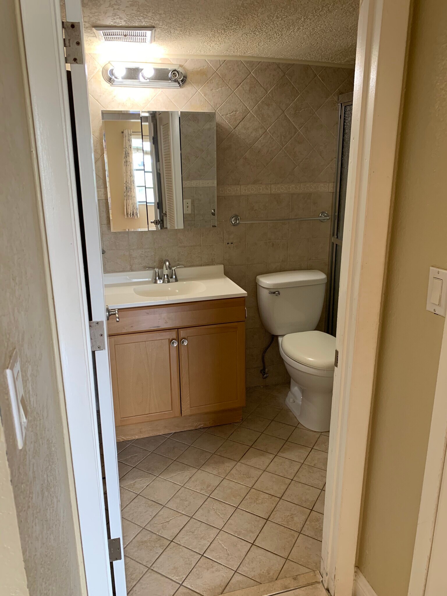 Building Photo - 1335 W 68th St