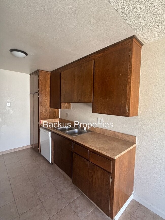Building Photo - Great home in North Salinas -Three bedrooms