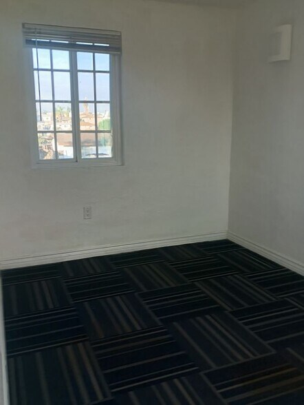 Building Photo - 3853 Winona Ave