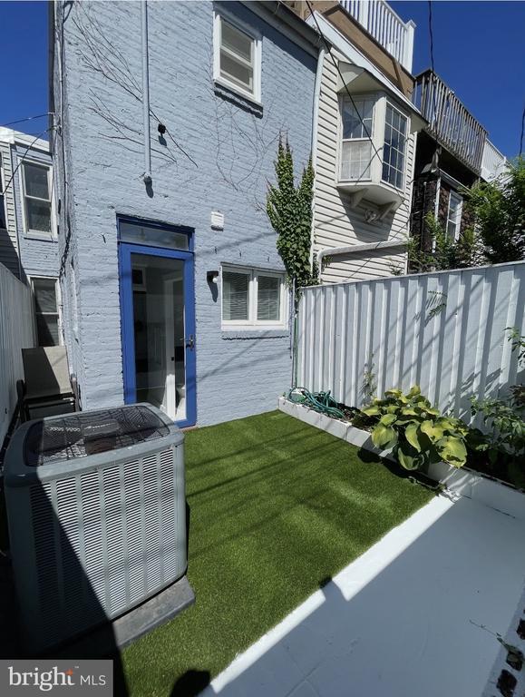 Building Photo - 1015 Riverside Ave