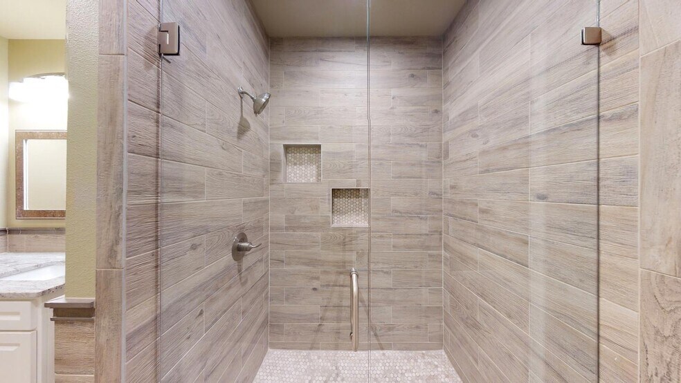 Building Photo - Stylish & bright Ridglea North home steps from Berney Park