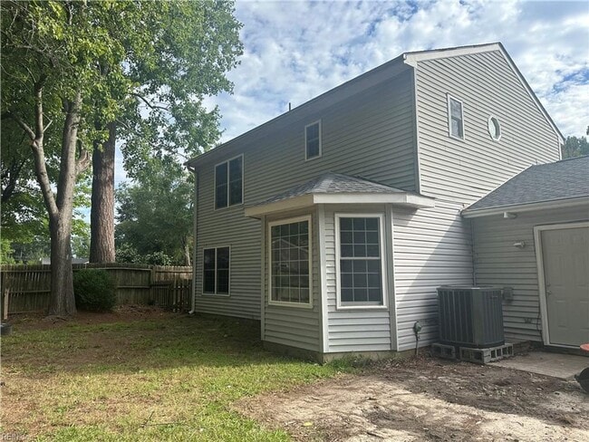 Building Photo - Beautiful 3 Bedroom 2.5 Bathroom Home in Lynnhaven
