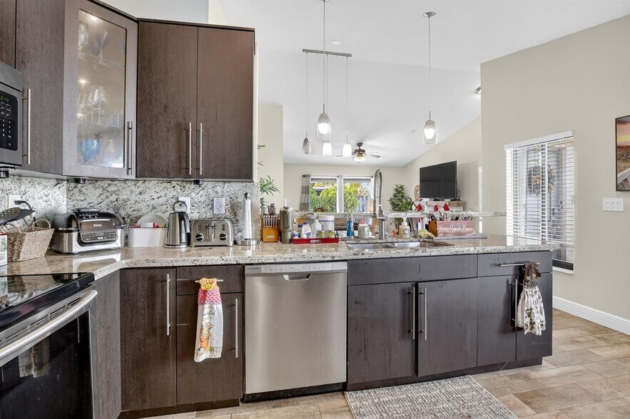 Building Photo - 691 Willow Grove Ter