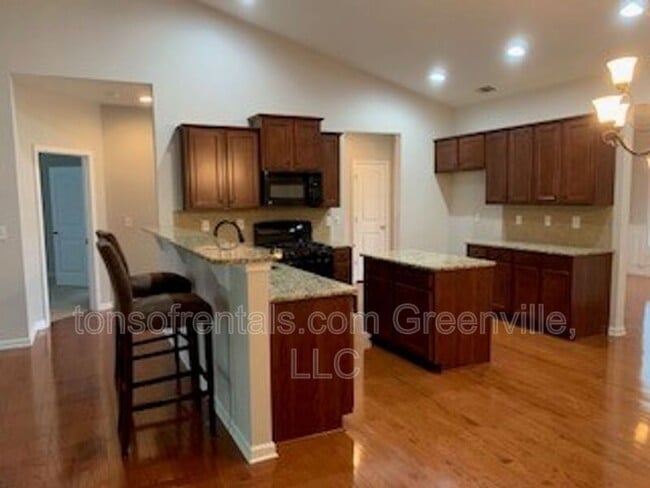 Building Photo - 205 Silver Hawk Dr