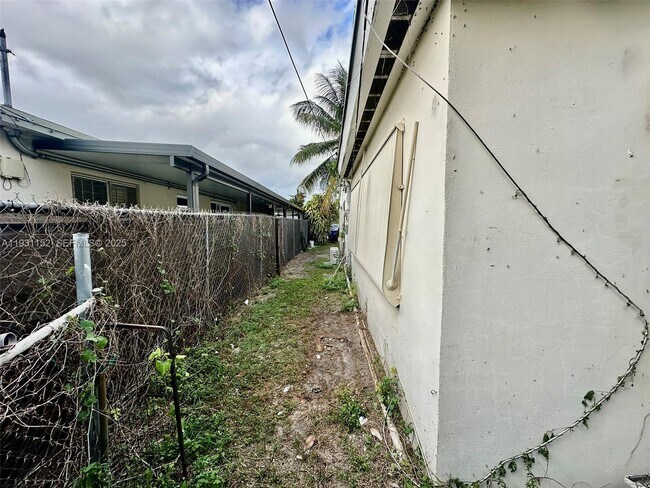 Building Photo - 6154 Flagler St