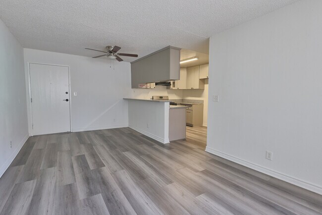 Building Photo - 943 Elden Ave