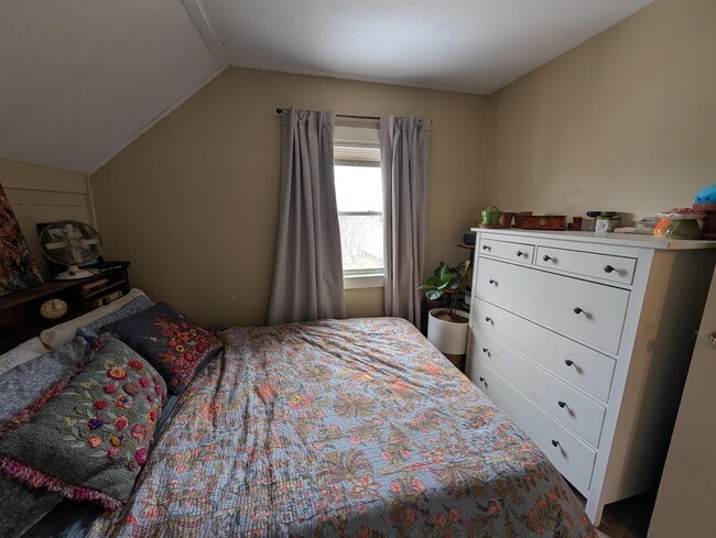 Building Photo - 73 Highland St