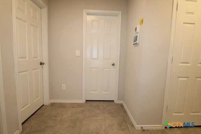 Building Photo - 2321 Aylesbury Dr