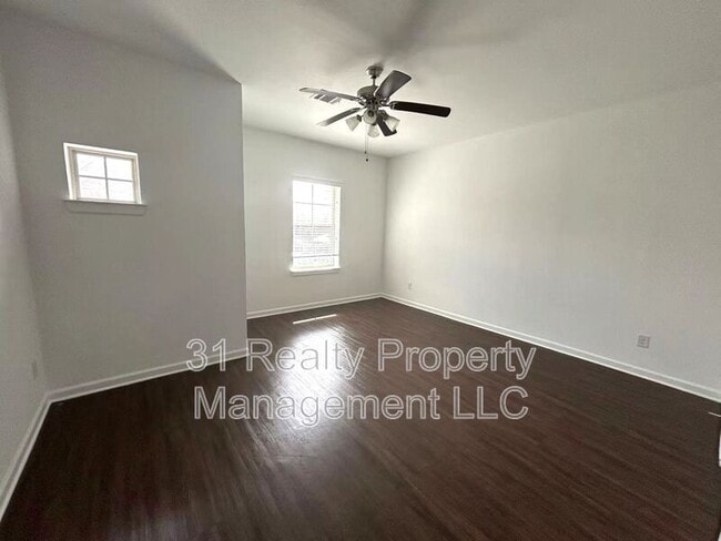 Building Photo - 1134 Alpine Dr