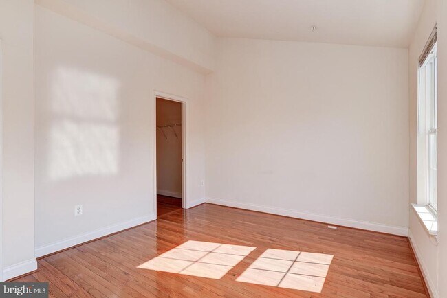 Building Photo - 207 Garden View Way